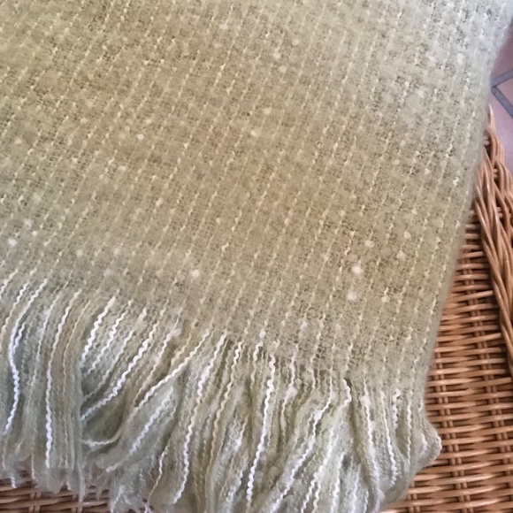 A beautifully woven must have blanket. - Picture 1 of 4